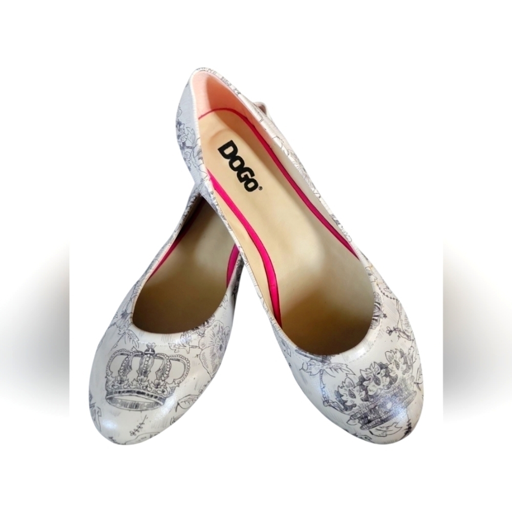 DoGo Women's White and Black Vegan Leather Made In Turkey Printed Flats Sz 39